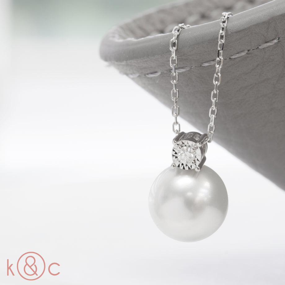 Kat & Chlo 18K金白金钻石小银弹日本海水珍珠项链– Gem Hooray